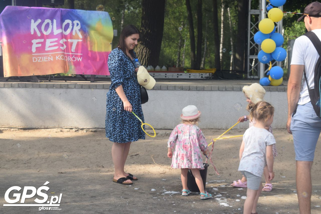 Festiwal baniek mydlanych i Holi nad jeziorem