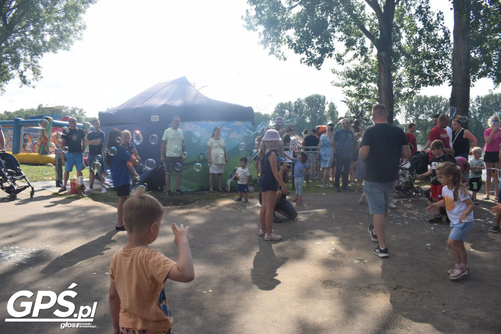 Festiwal baniek mydlanych i Holi nad jeziorem