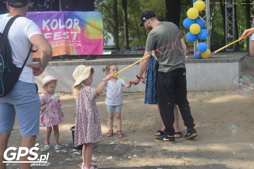 Festiwal baniek mydlanych i Holi nad jeziorem