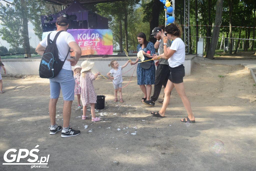 Festiwal baniek mydlanych i Holi nad jeziorem