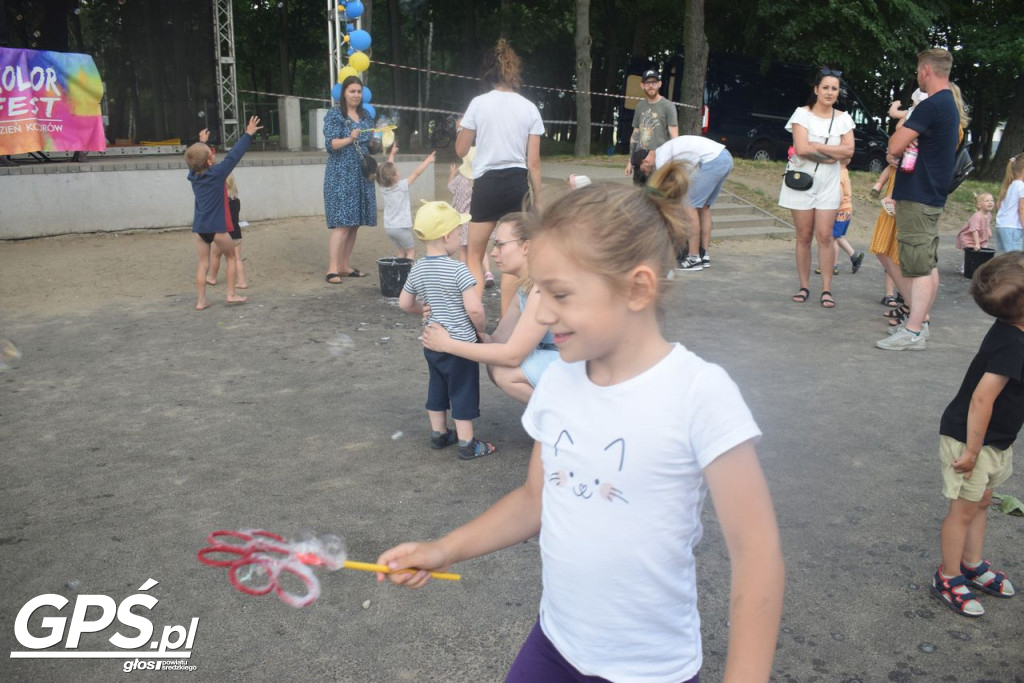 Festiwal baniek mydlanych i Holi nad jeziorem