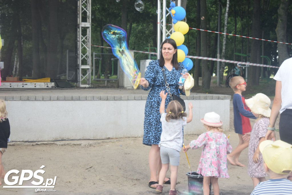 Festiwal baniek mydlanych i Holi nad jeziorem