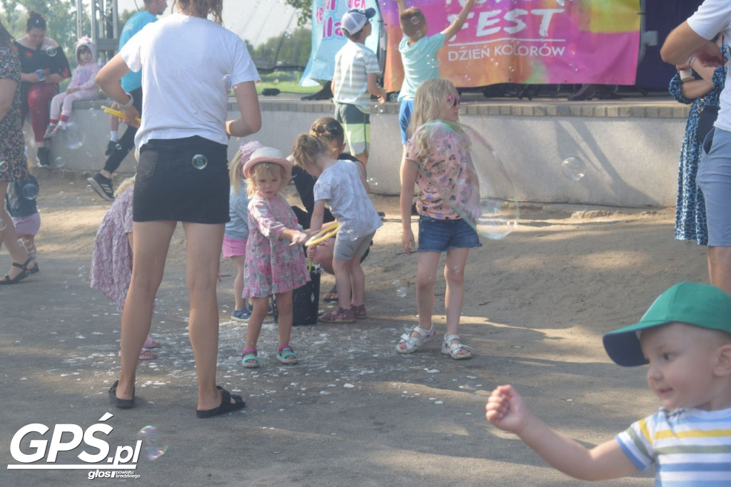 Festiwal baniek mydlanych i Holi nad jeziorem