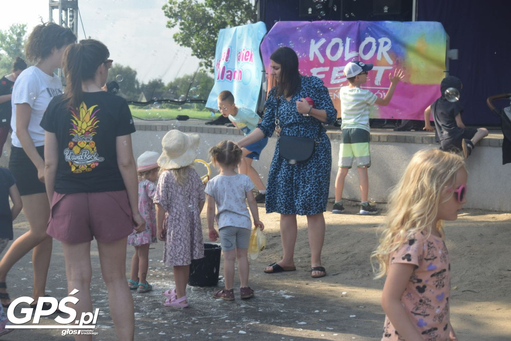 Festiwal baniek mydlanych i Holi nad jeziorem