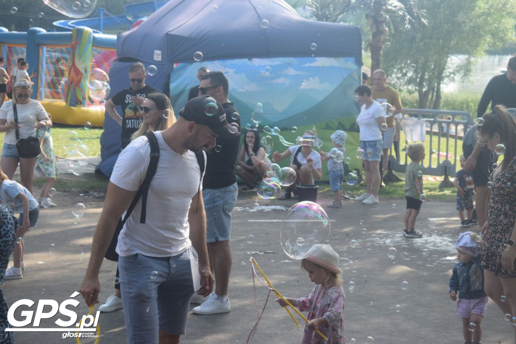 Festiwal baniek mydlanych i Holi nad jeziorem