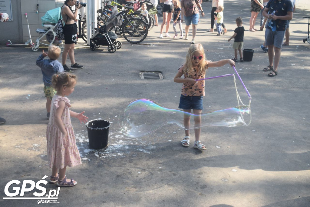 Festiwal baniek mydlanych i Holi nad jeziorem