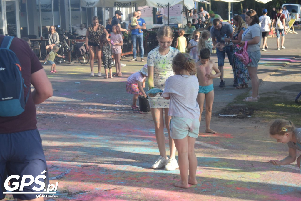 Festiwal baniek mydlanych i Holi nad jeziorem
