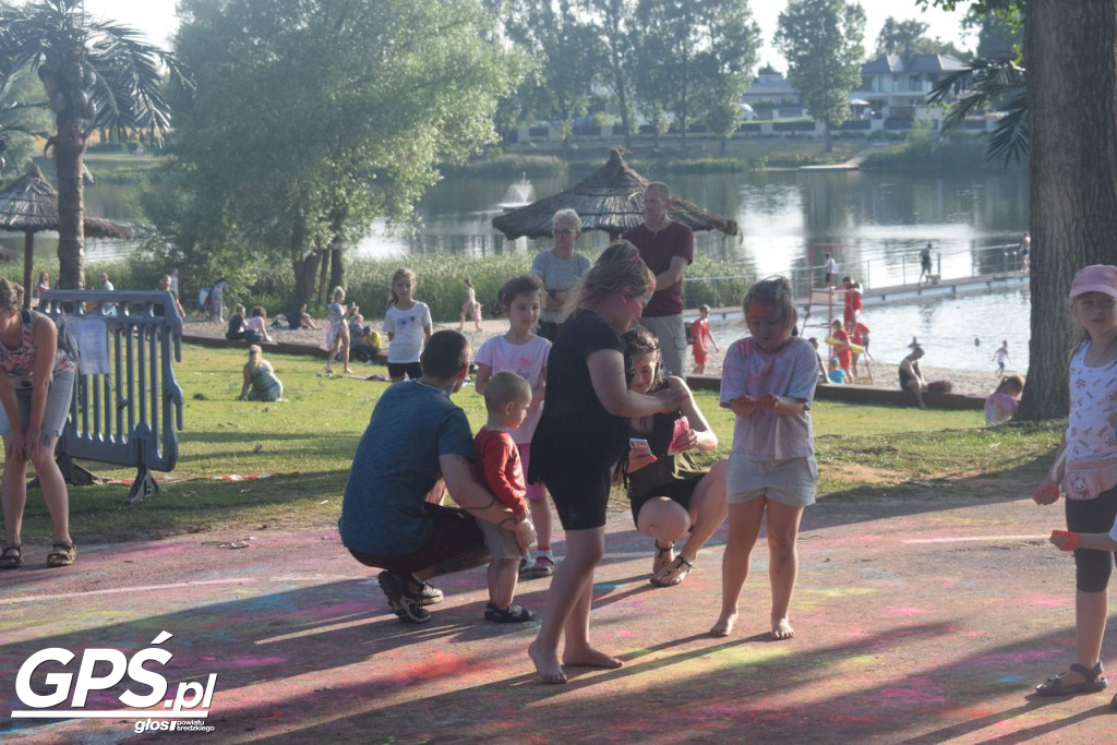 Festiwal baniek mydlanych i Holi nad jeziorem