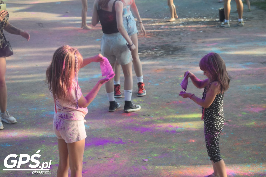 Festiwal baniek mydlanych i Holi nad jeziorem
