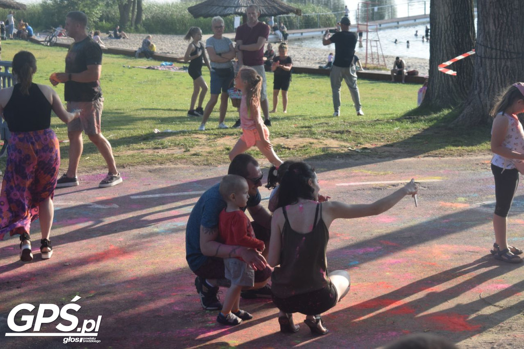 Festiwal baniek mydlanych i Holi nad jeziorem