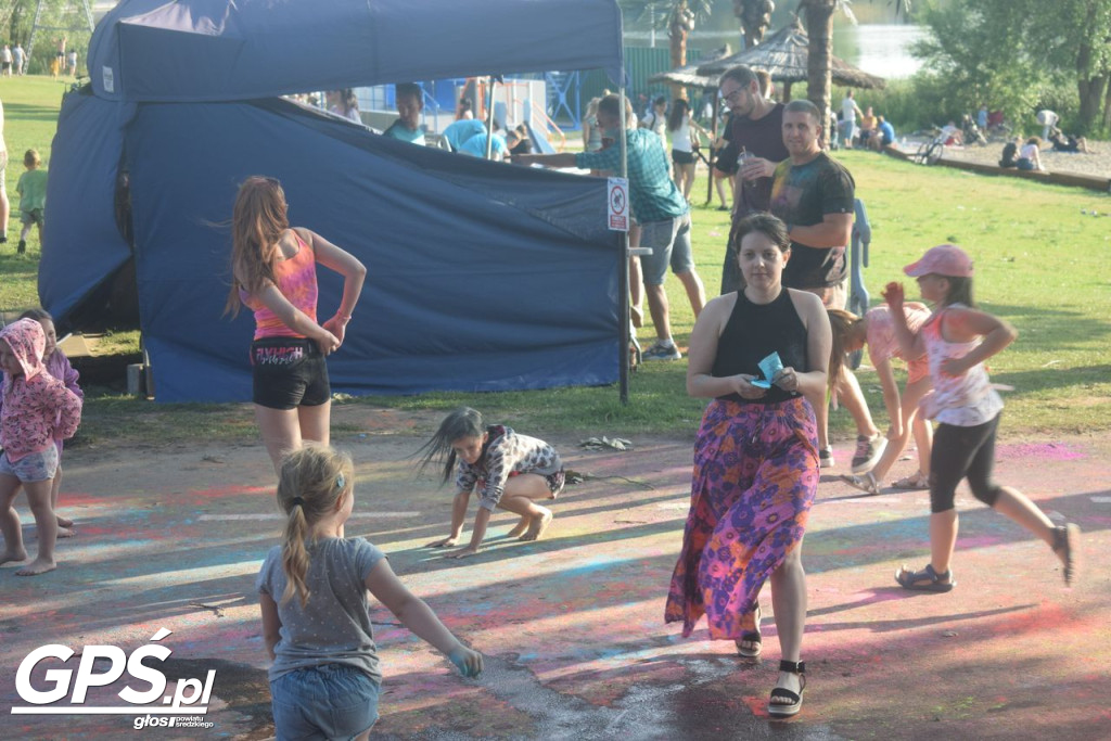 Festiwal baniek mydlanych i Holi nad jeziorem