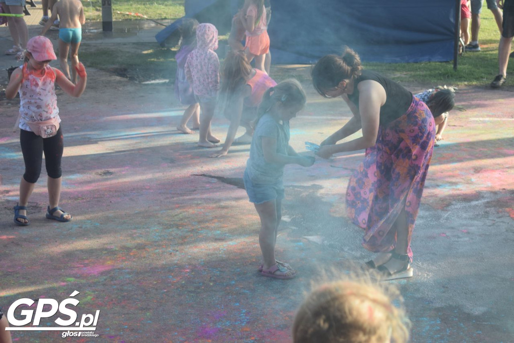 Festiwal baniek mydlanych i Holi nad jeziorem