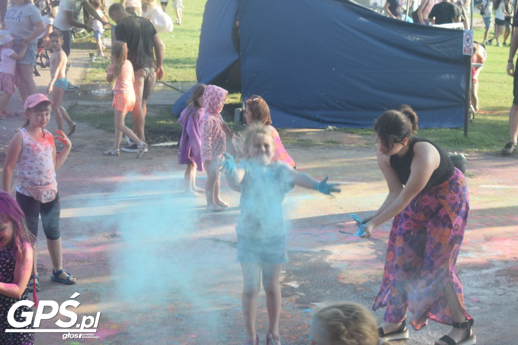 Festiwal baniek mydlanych i Holi nad jeziorem