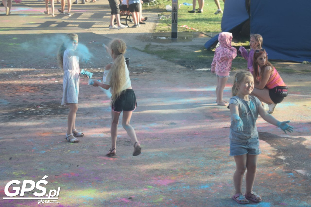 Festiwal baniek mydlanych i Holi nad jeziorem