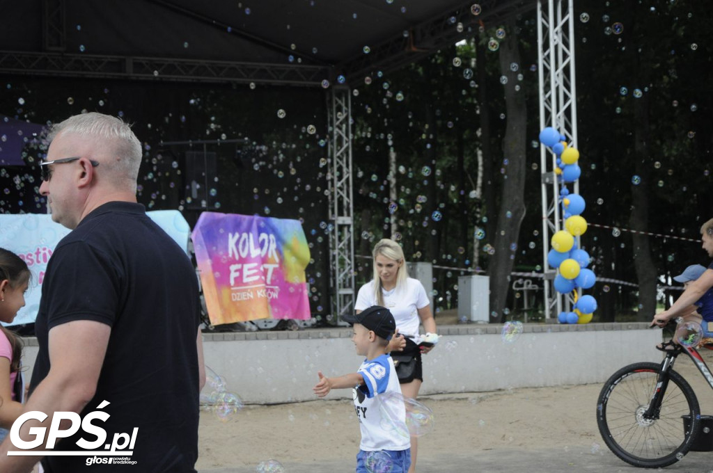 Festiwal baniek mydlanych i Holi nad jeziorem