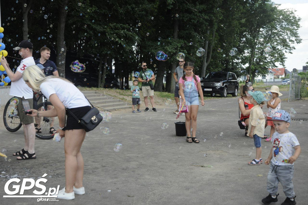 Festiwal baniek mydlanych i Holi nad jeziorem