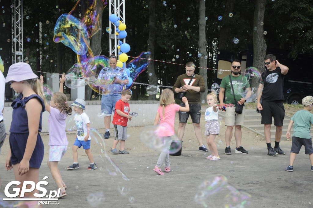 Festiwal baniek mydlanych i Holi nad jeziorem