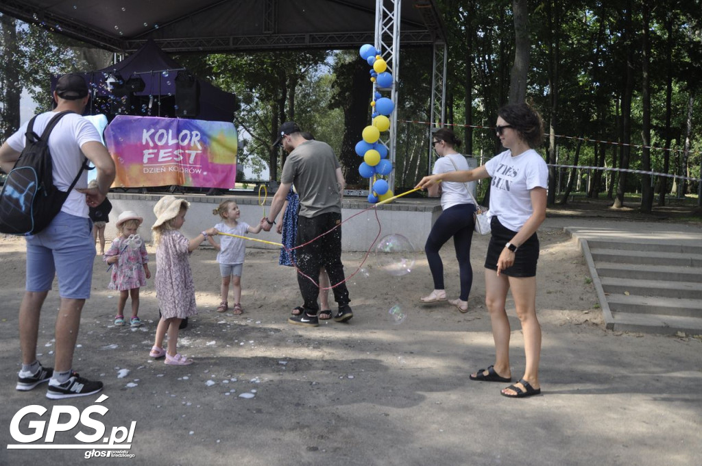 Festiwal baniek mydlanych i Holi nad jeziorem