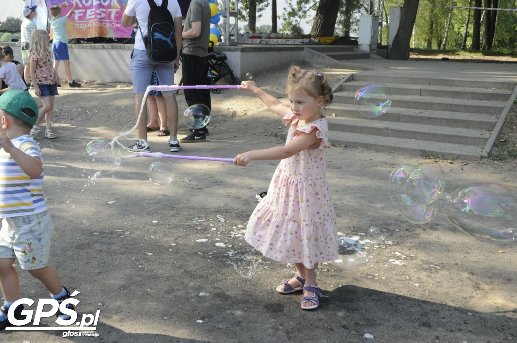 Festiwal baniek mydlanych i Holi nad jeziorem