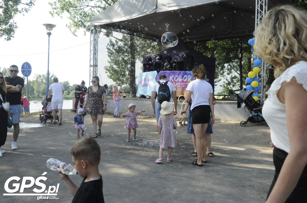 Festiwal baniek mydlanych i Holi nad jeziorem