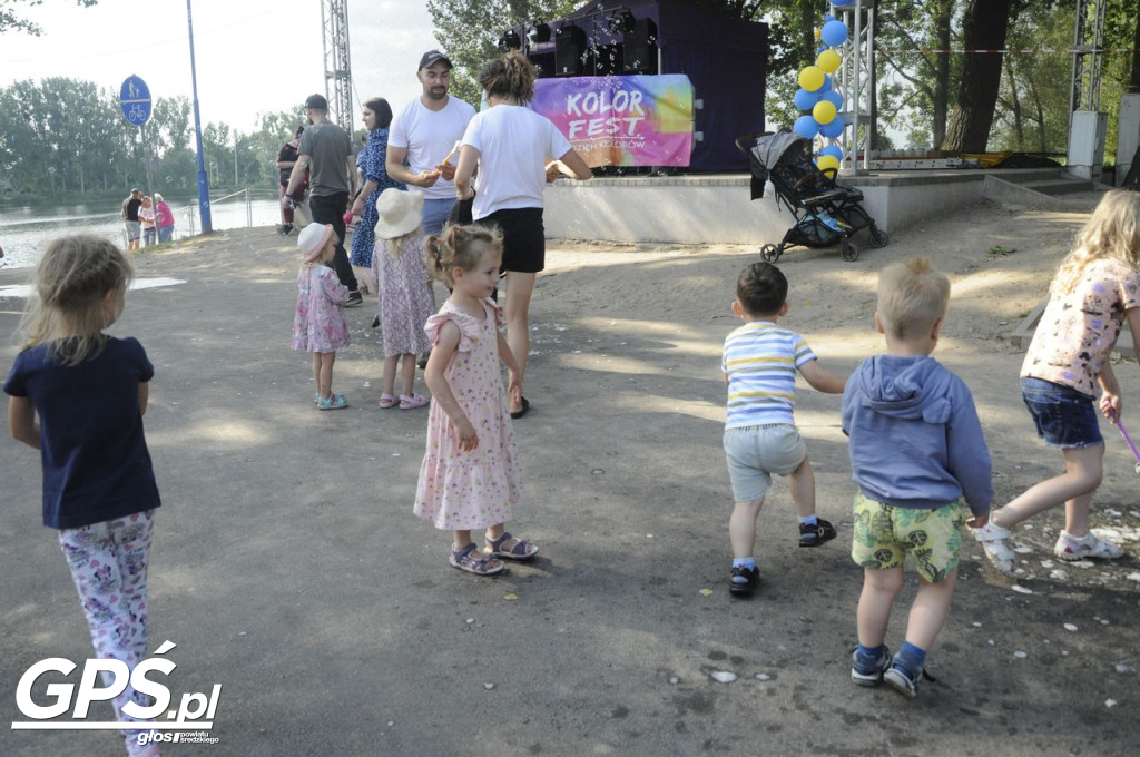 Festiwal baniek mydlanych i Holi nad jeziorem