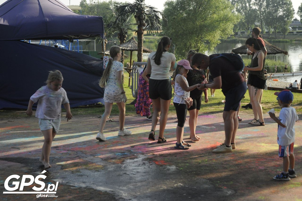 Festiwal baniek mydlanych i Holi nad jeziorem