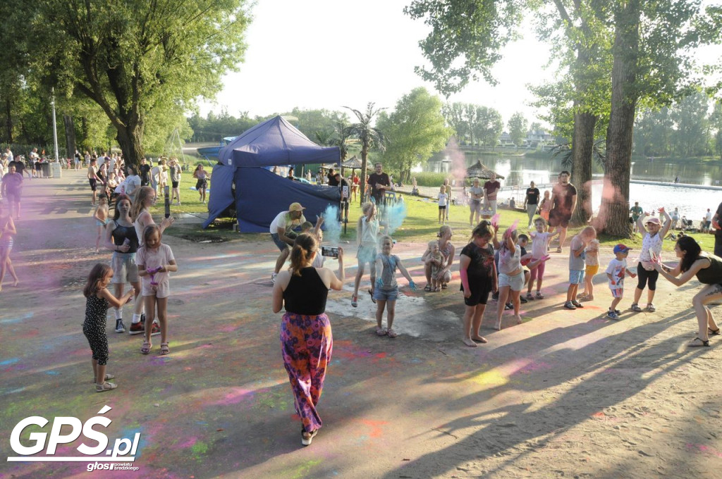 Festiwal baniek mydlanych i Holi nad jeziorem