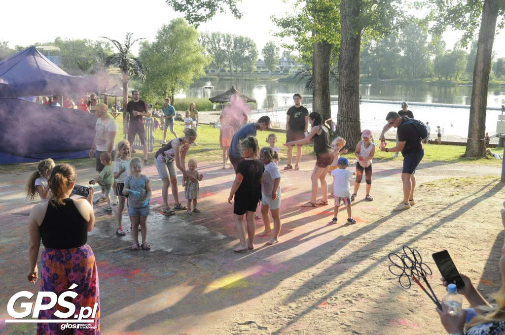 Festiwal baniek mydlanych i Holi nad jeziorem