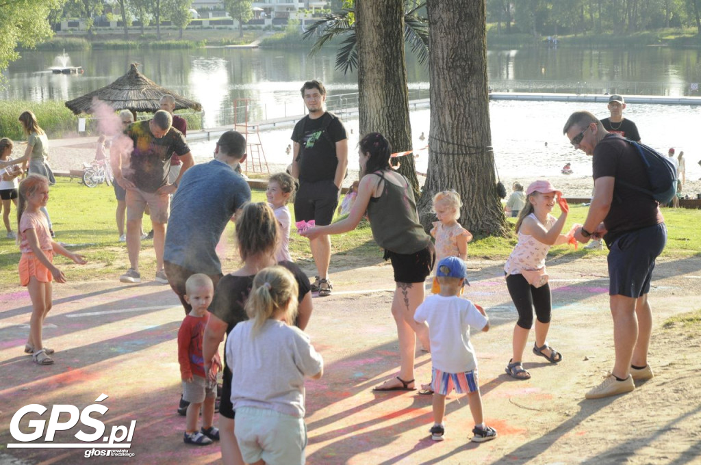 Festiwal baniek mydlanych i Holi nad jeziorem