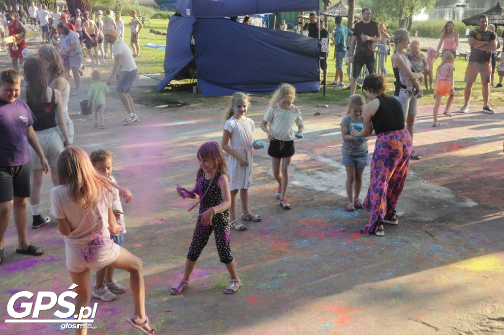 Festiwal baniek mydlanych i Holi nad jeziorem