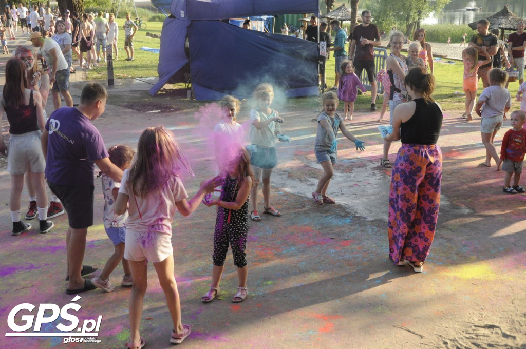 Festiwal baniek mydlanych i Holi nad jeziorem