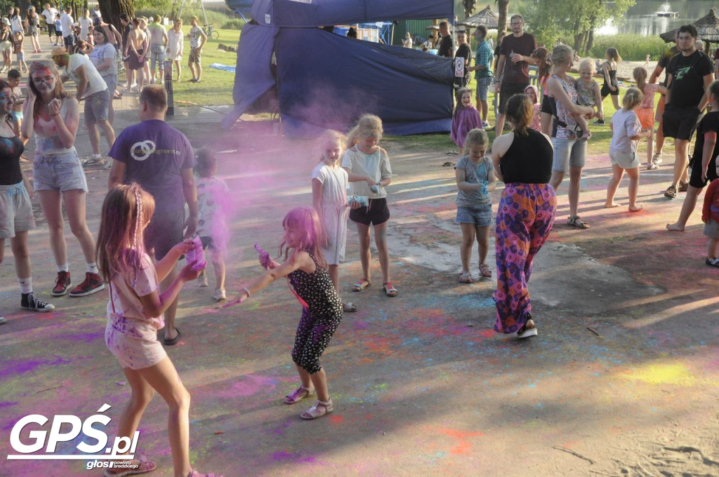 Festiwal baniek mydlanych i Holi nad jeziorem