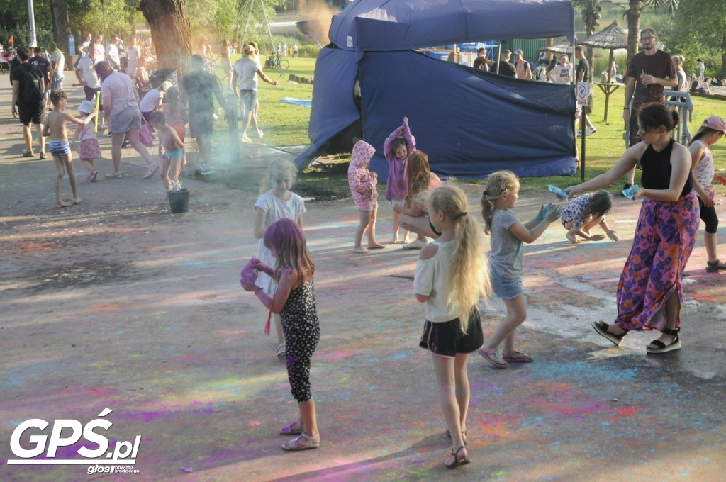 Festiwal baniek mydlanych i Holi nad jeziorem