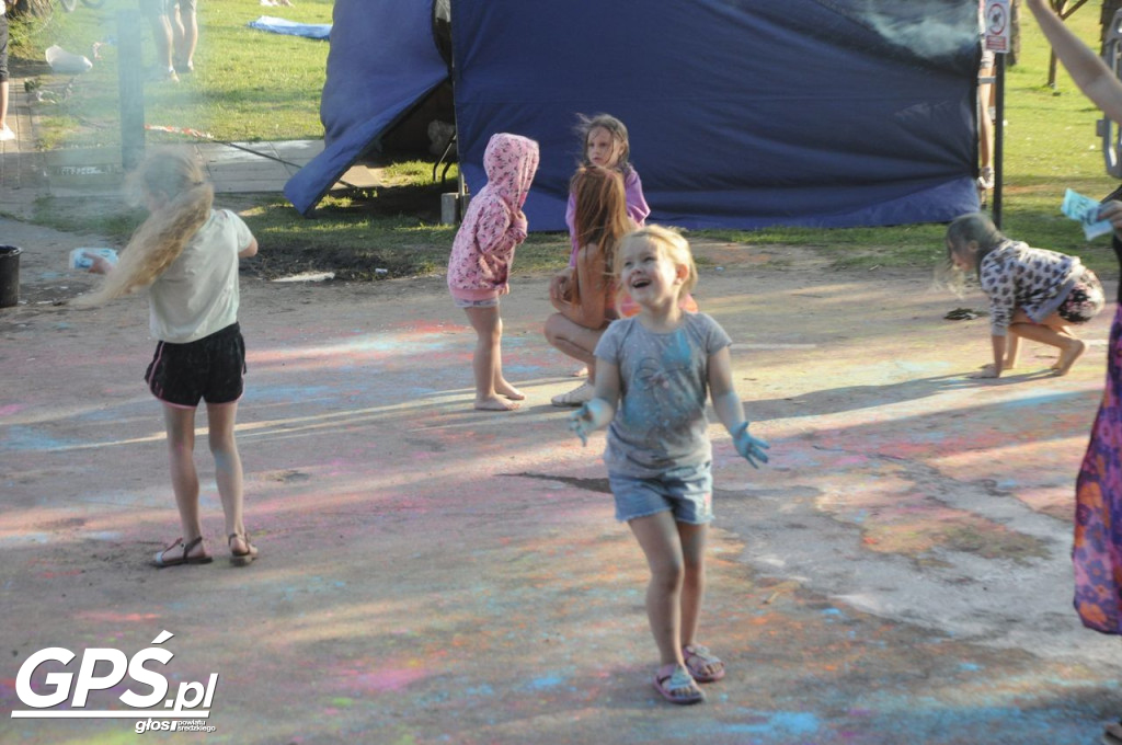 Festiwal baniek mydlanych i Holi nad jeziorem