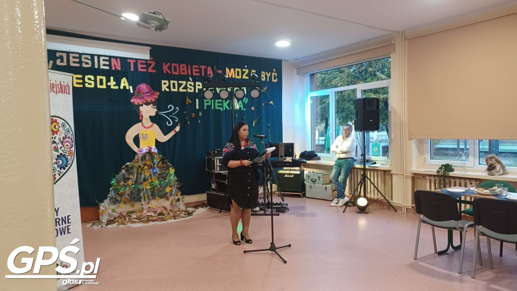 Jesień też kobieta - może być wesoła, rozśpiewana i piękna