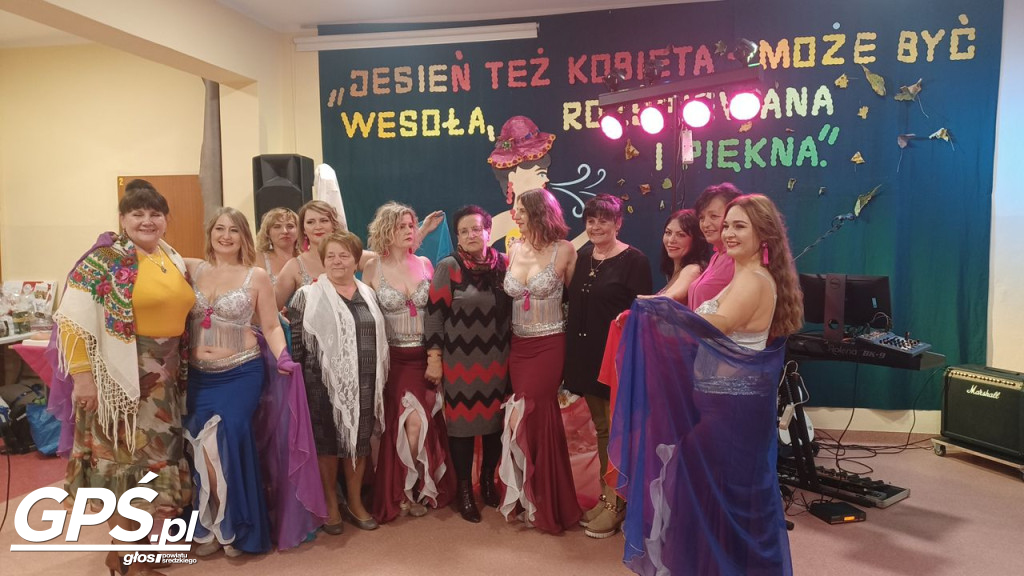 Jesień też kobieta - może być wesoła, rozśpiewana i piękna