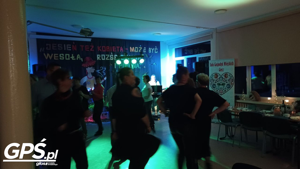 Jesień też kobieta - może być wesoła, rozśpiewana i piękna
