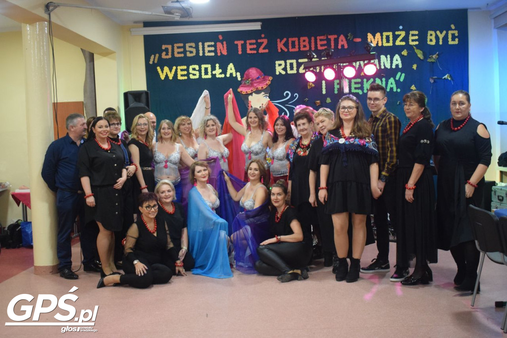 Jesień też kobieta - może być wesoła, rozśpiewana i piękna