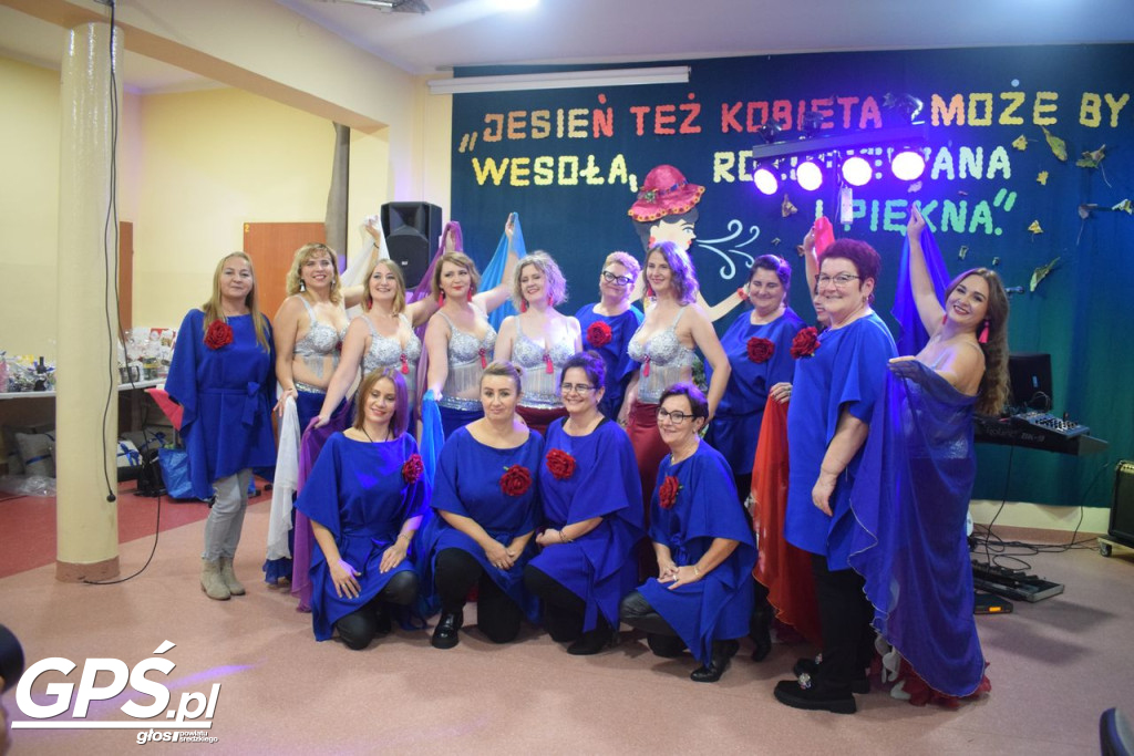 Jesień też kobieta - może być wesoła, rozśpiewana i piękna