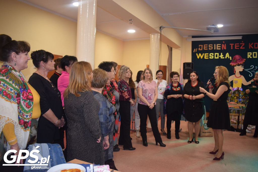 Jesień też kobieta - może być wesoła, rozśpiewana i piękna