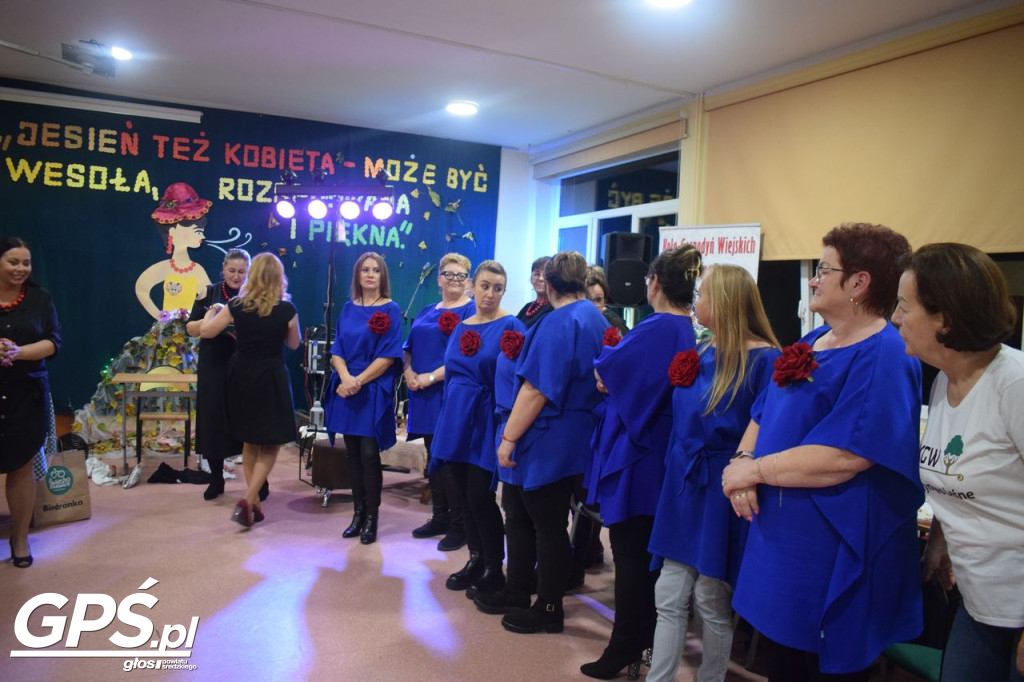 Jesień też kobieta - może być wesoła, rozśpiewana i piękna