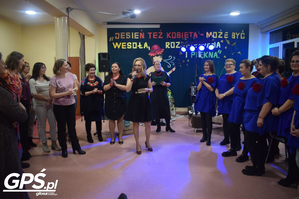 Jesień też kobieta - może być wesoła, rozśpiewana i piękna