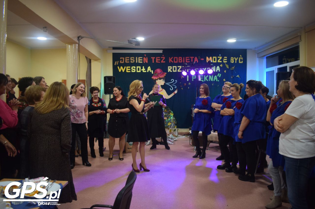 Jesień też kobieta - może być wesoła, rozśpiewana i piękna