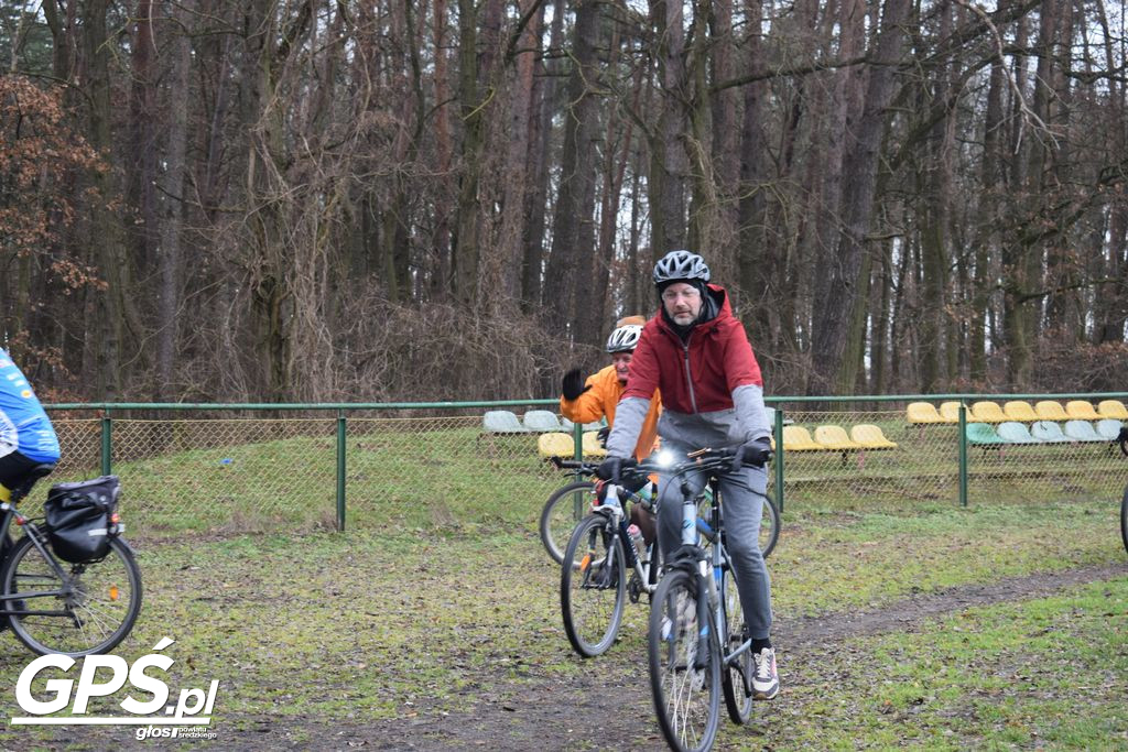 Mecz Kawalerowie-Żonaci i Rowerowy Nowy Rok
