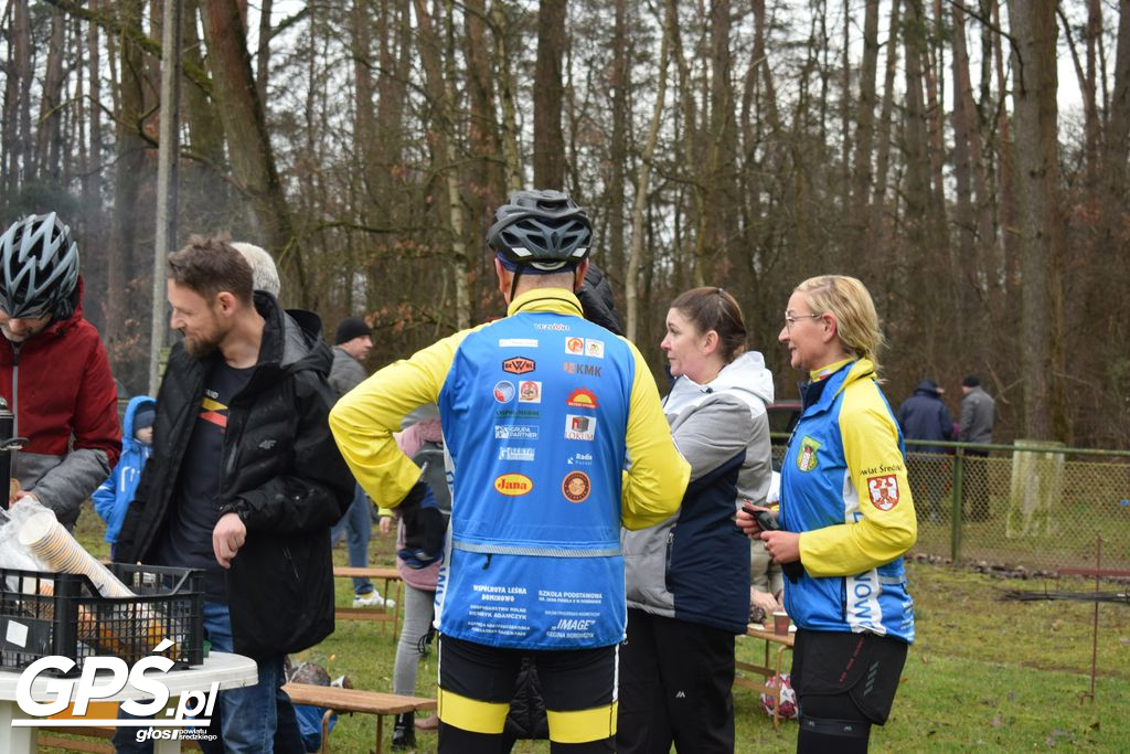 Mecz Kawalerowie-Żonaci i Rowerowy Nowy Rok