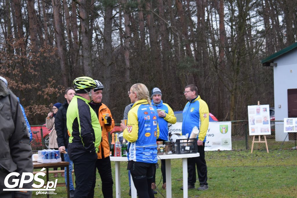 Mecz Kawalerowie-Żonaci i Rowerowy Nowy Rok