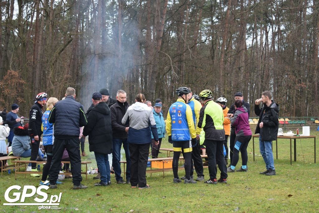 Mecz Kawalerowie-Żonaci i Rowerowy Nowy Rok