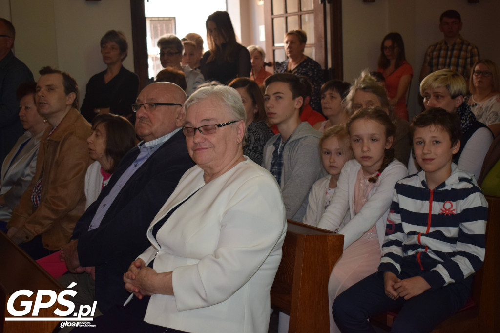 Odsłonięcie ławeczki księdza Wojciecha Raczkowskiego