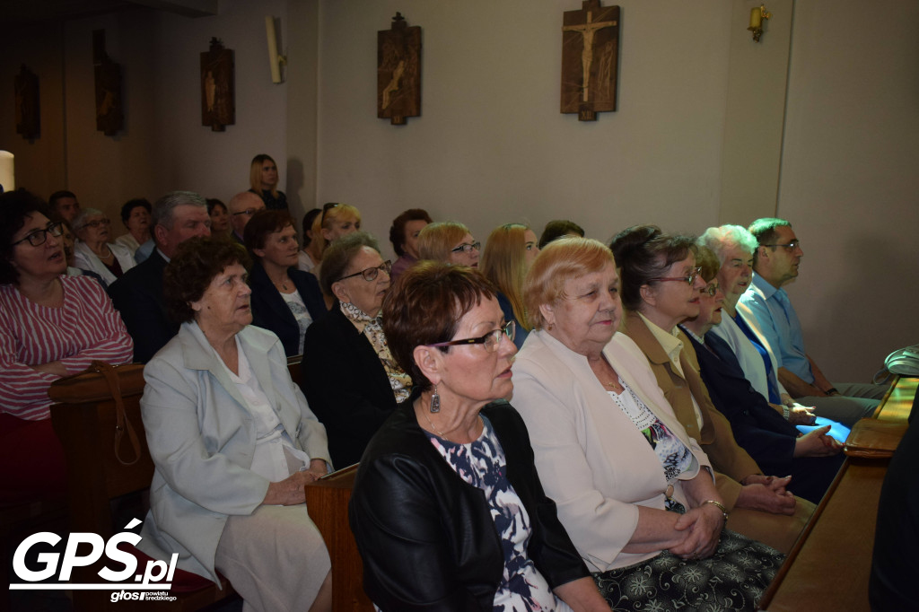Odsłonięcie ławeczki księdza Wojciecha Raczkowskiego