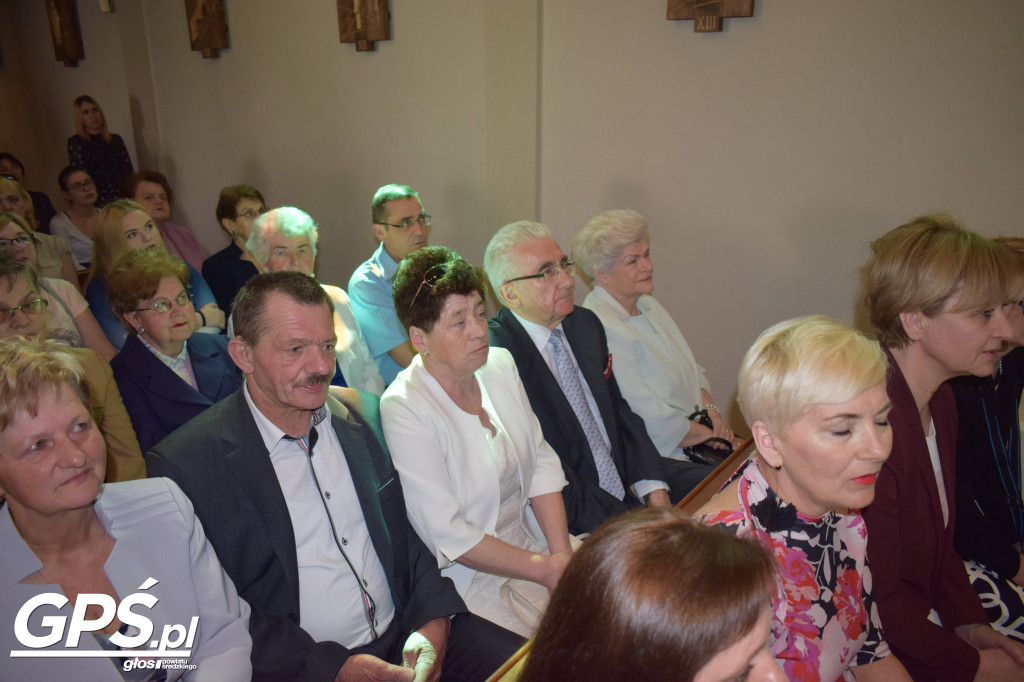 Odsłonięcie ławeczki księdza Wojciecha Raczkowskiego